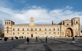 Parador De Turismo De Leon